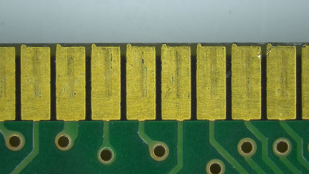 PCBのゴールドフィンガー SKLS-K110D(高輝度・拡散リング照明)を使用した画像